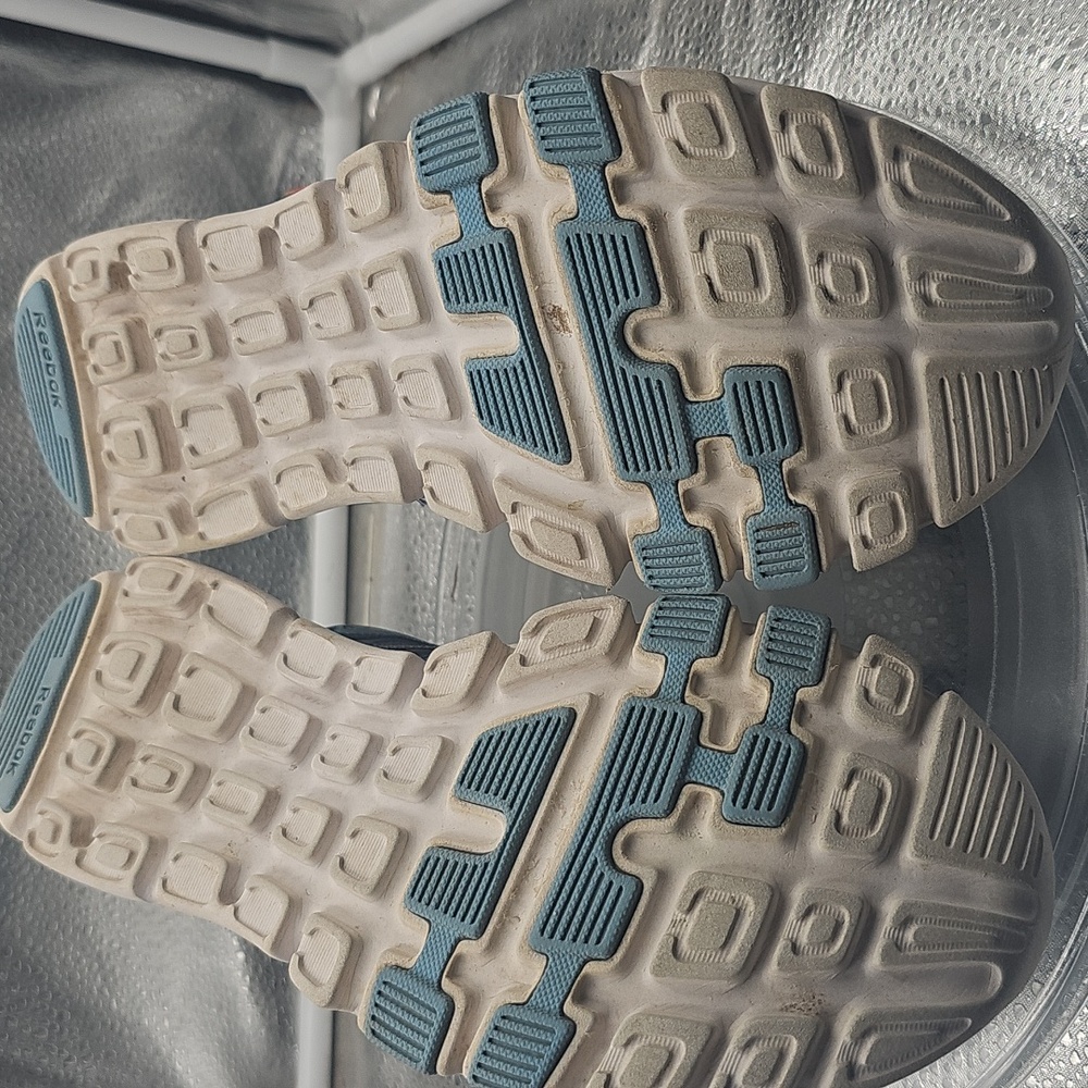 A Blue Reebox Sz8 - Picture 5 of 7